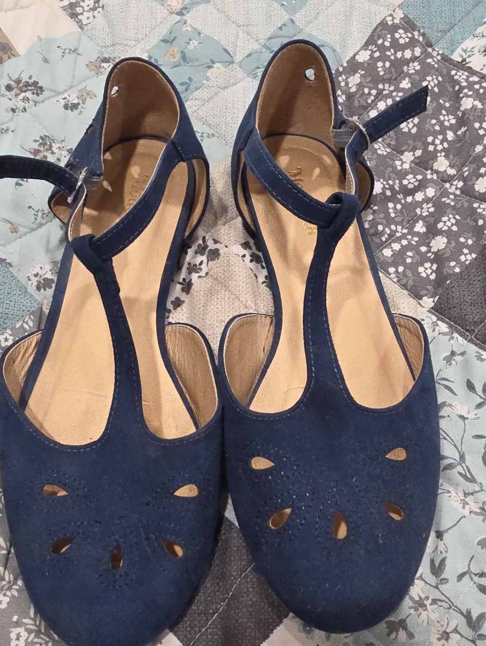 MODCLOTH Women's Navy T-Strap Suede Sandals